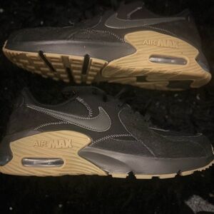 Nike Air Max Men's Black and Gold Sneakers